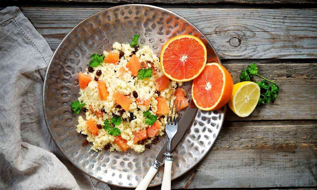 Ensalada de cuscús con naranja sanguina y pasas