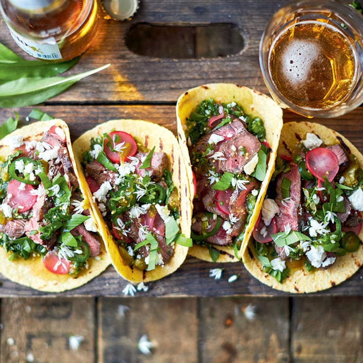 Tacos de ternera con queso y espinacas