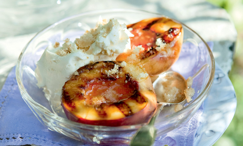 Barbacoa de fresquilla con helado de leche merengada