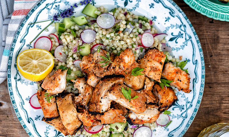 Salteado de pavo con ensalada de quinoa