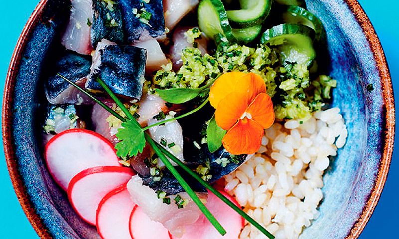 Poke de caballa a la salsa de jengibre y cilantro