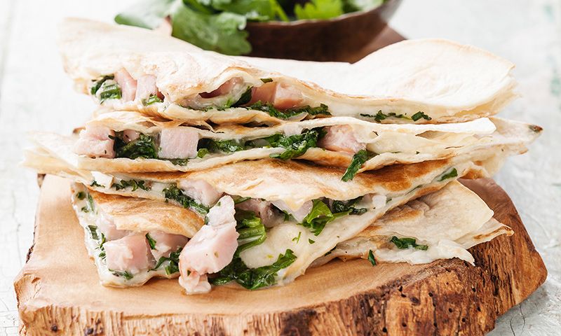 Quesadillas de pavo, queso y cilantro