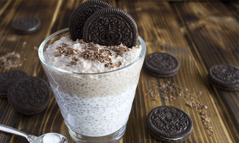 Pudin de chía con chocolate y galletas Oreo