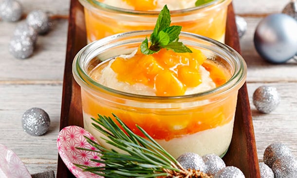 Pudin de almendra y compota de frutas Pudin de almendra y compota de frutas