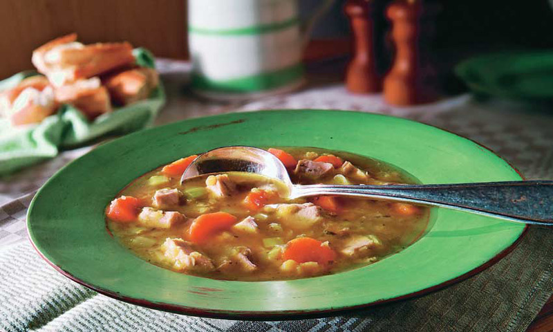 Sopa minestrone de pavo al aroma de tomillo