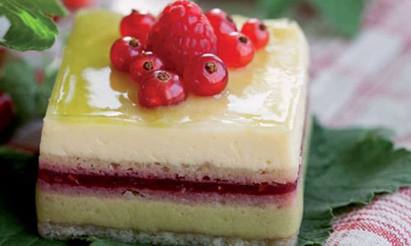 Pastel de arándanos rojos y lima