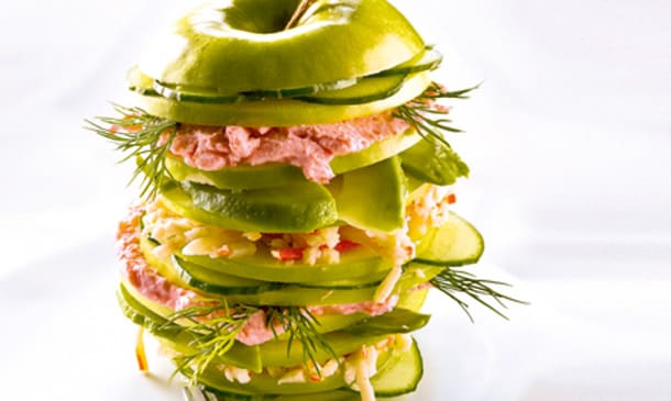 Manzana verde rellena de paté de bonito Manzana verde rellena de paté de bonito