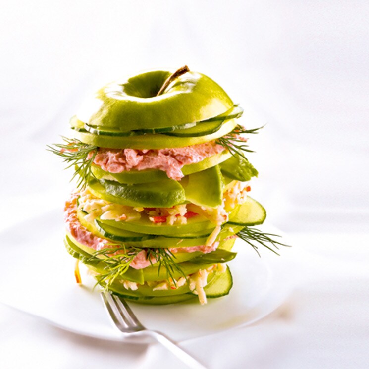 Manzana verde rellena de paté de bonito