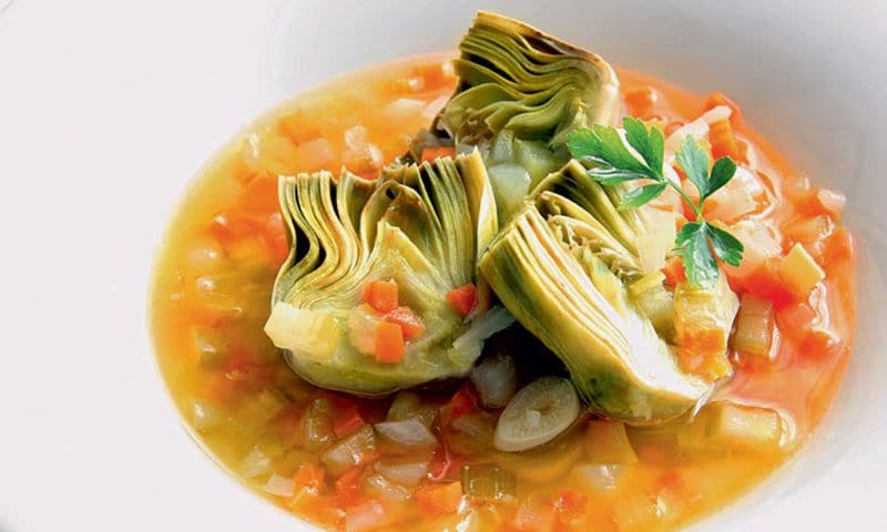Alcachofas guisadas con verduras