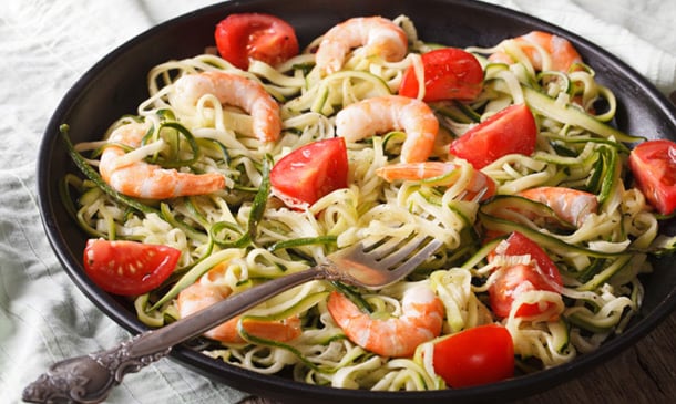 Espaguetis de calabacín con gambas y tomates cherry Espaguetis de calabacín con gambas y tomates cherry