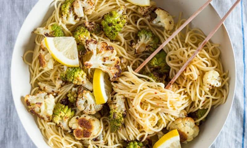 Pasta con romanesco y coliflor