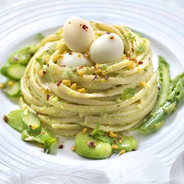 'Linguine' con pesto de pistacho y huevos de codorniz