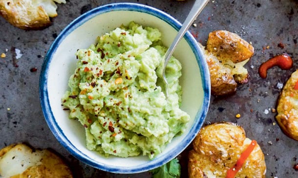 Buñuelos de coliflor con hummus de calabacín Buñuelos de coliflor con hummus de calabacín