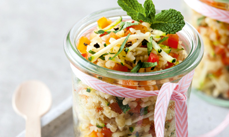 Ensalada de bulgur con fideos de calabacín