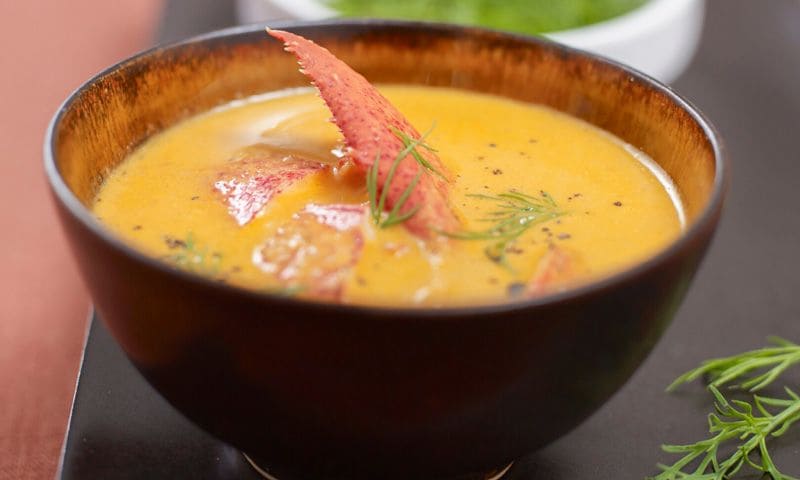 Crema de langosta con eneldo