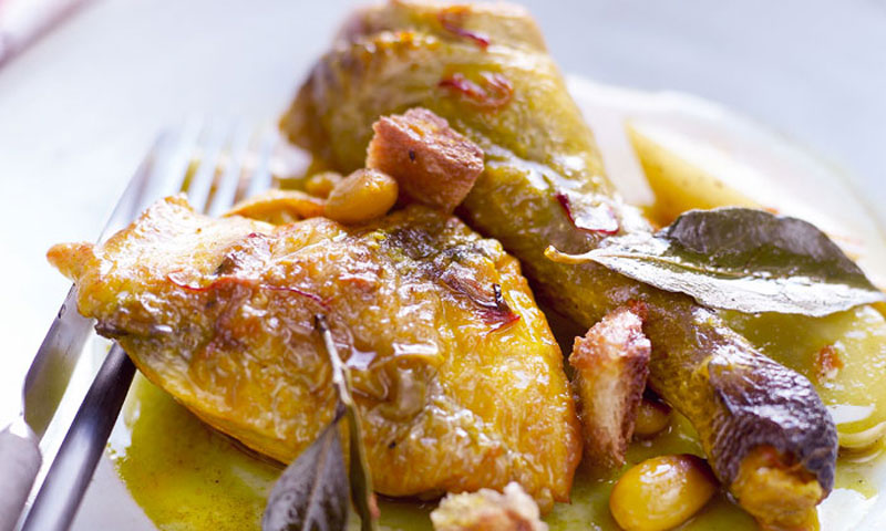 Pollo con almendras y limón confitado