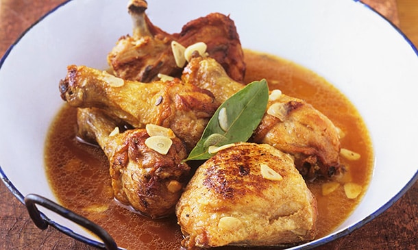 Pollo al ajillo con cerveza Pollo al ajillo con cerveza