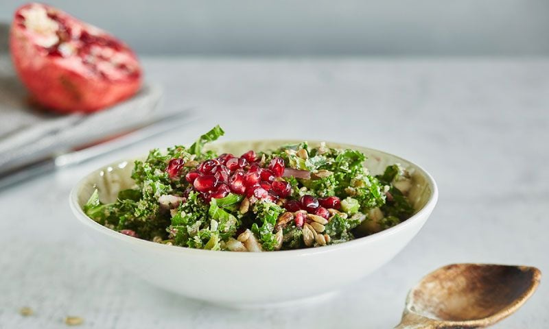 Ensalada de quinoa, granada y chía con vinagreta de lima
