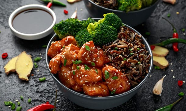 Pollo teriyaki con brócoli y arroz salvaje Pollo teriyaki con brócoli y arroz salvaje