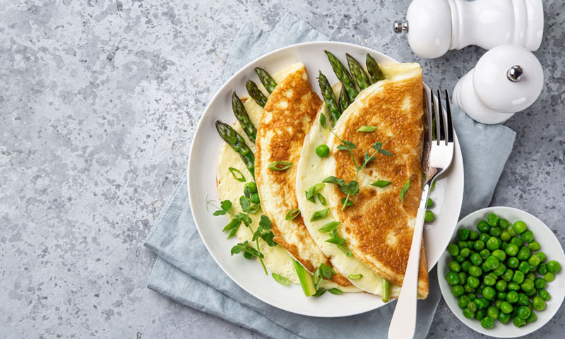 Tortillas de espárragos trigueros y guisantes