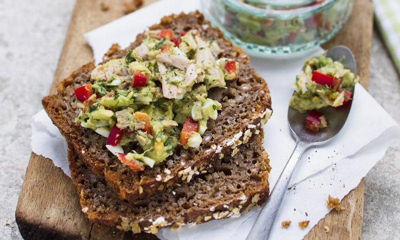 Tosta de caballa y aguacate