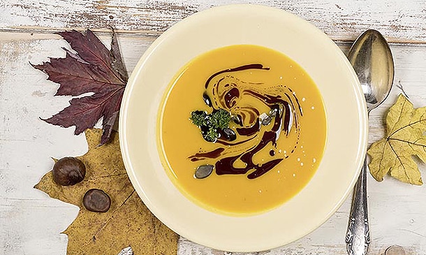 Crema de calabaza con semillas, balsámico y castañas Crema de calabaza con semillas, balsámico y castañas