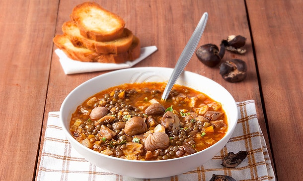 Sopa de lentejas con castañas Sopa de lentejas con castañas