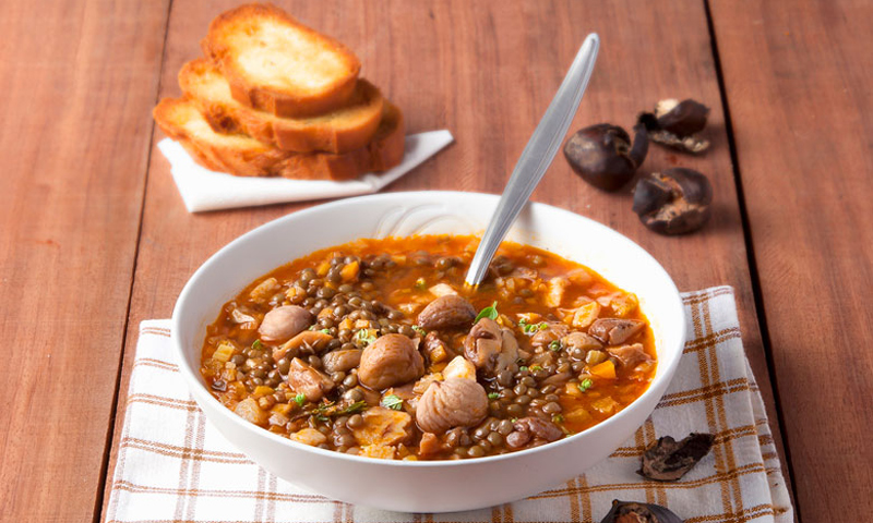 Sopa de lentejas con castañas