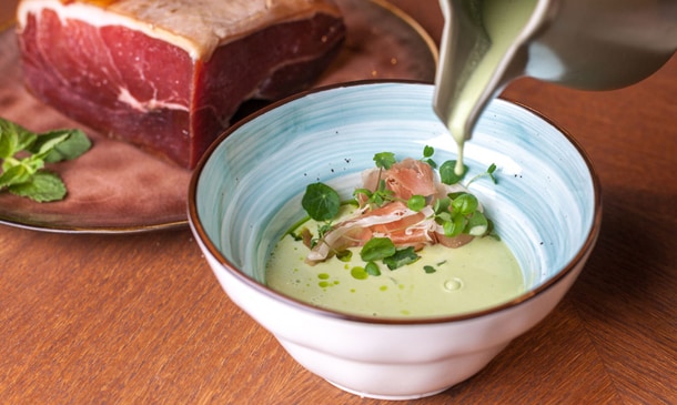 Crema de calabacín con jamón serrano