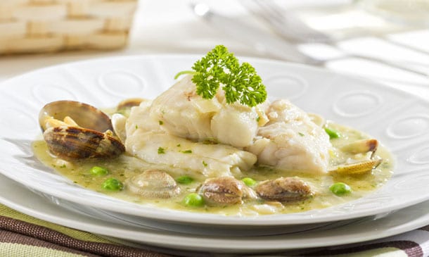 Merluza con almejas en salsa verde Merluza con almejas en salsa verde