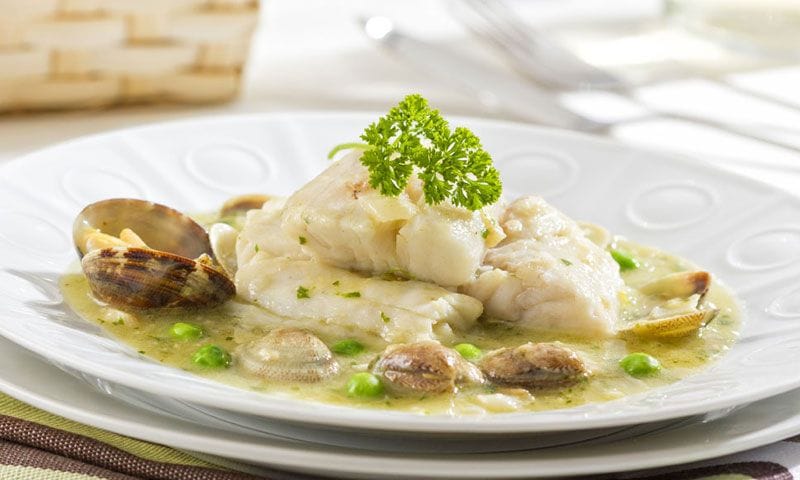 Merluza con almejas en salsa verde
