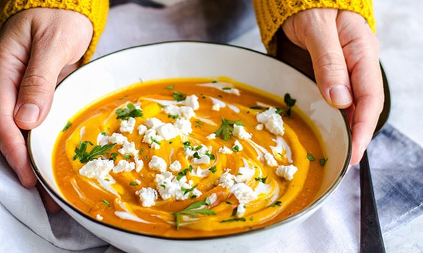 Crema de calabaza al curry con queso de cabra Crema de calabaza al curry con queso de cabra