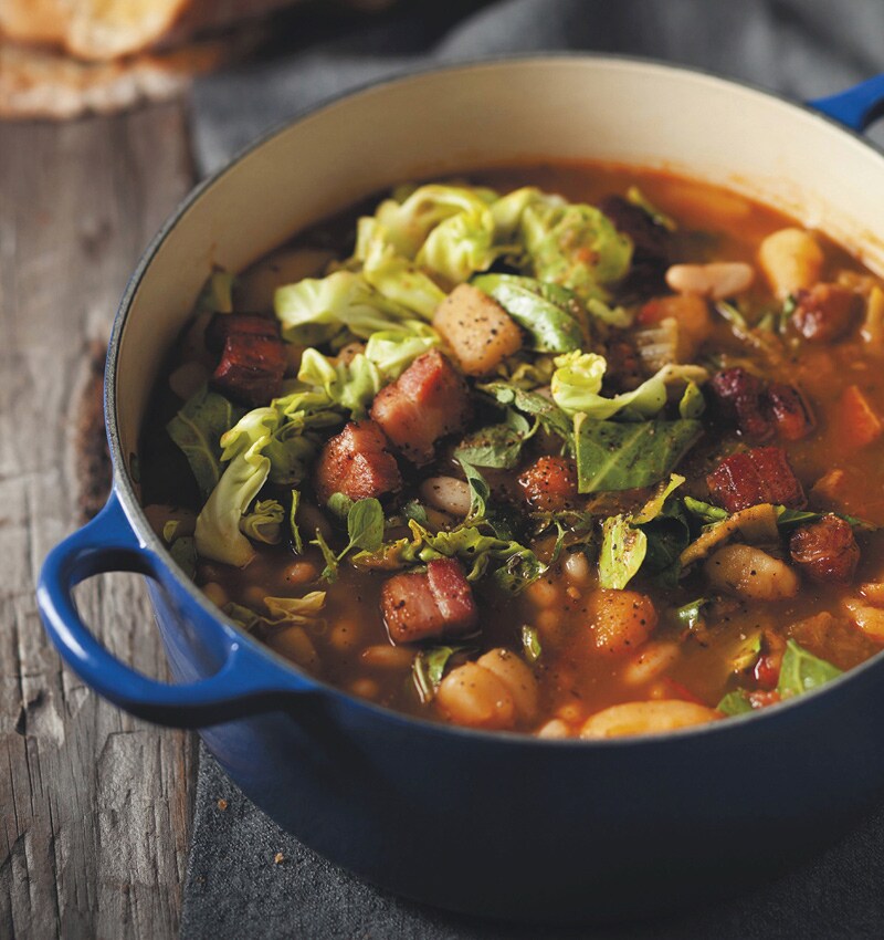 Caldo de judías y col rizada con lacón ¡Hola! cocina.