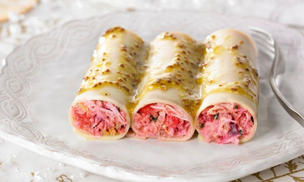 Canelones rellenos de buey de mar y remolacha Canelones rellenos de buey de mar y remolacha