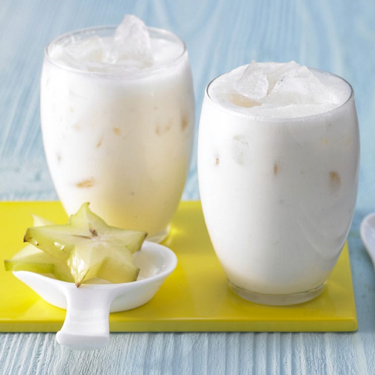 'Smoothie' de té blanco con chirimoya y carambola