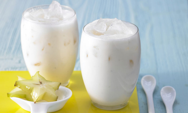 'Smoothie' de té blanco con chirimoya y carambola