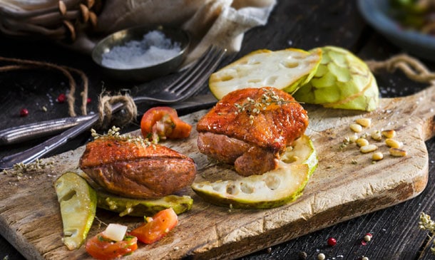 Pato marinado al horno con chirimoya a la plancha Pato marinado al horno con chirimoya a la plancha
