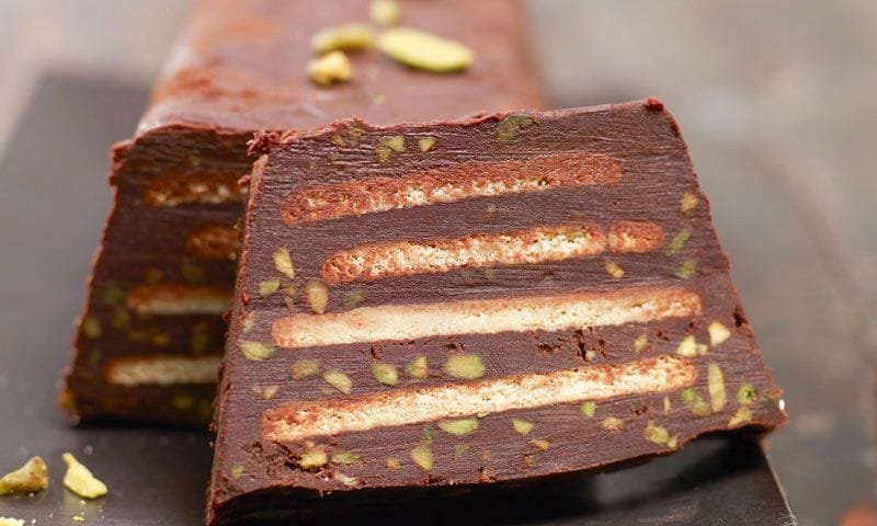 Pastel de galleta, chocolate y pistacho