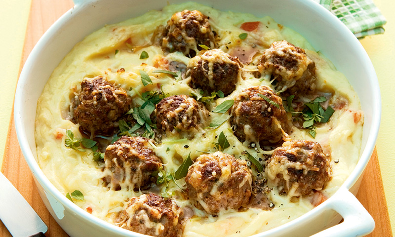 Albóndigas gratinadas con puré de patatas