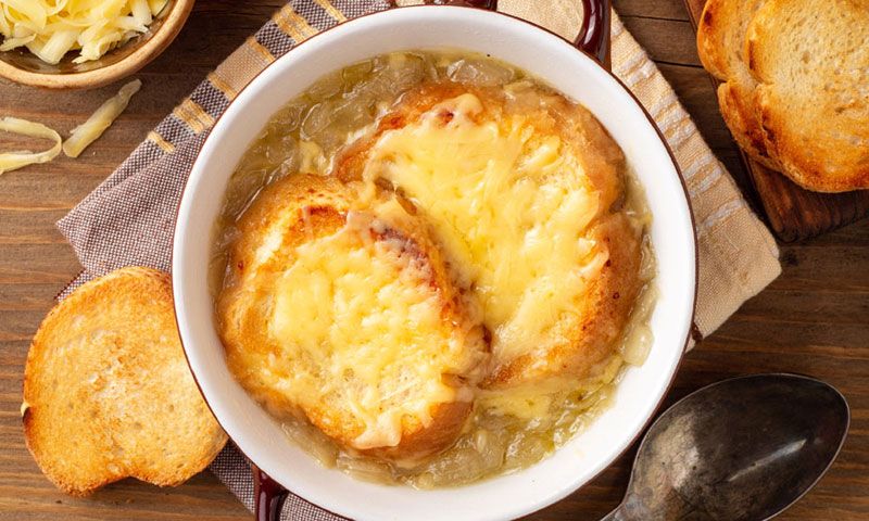Sopa de cebolla y queso gratinada