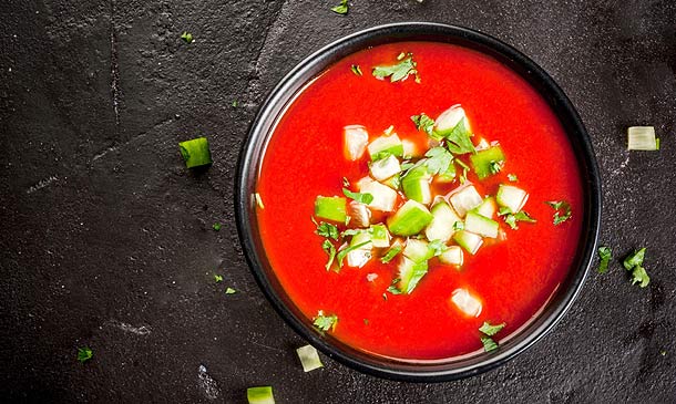 Gazpacho de pimiento rojo con manzana verde