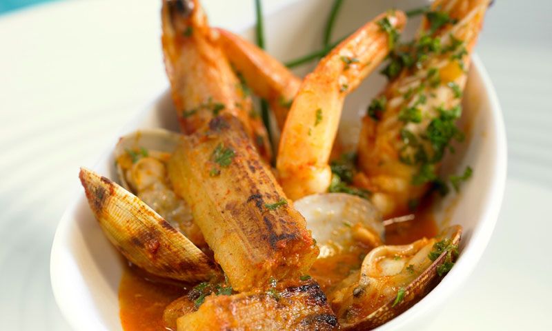Cardo con almejas y gambas