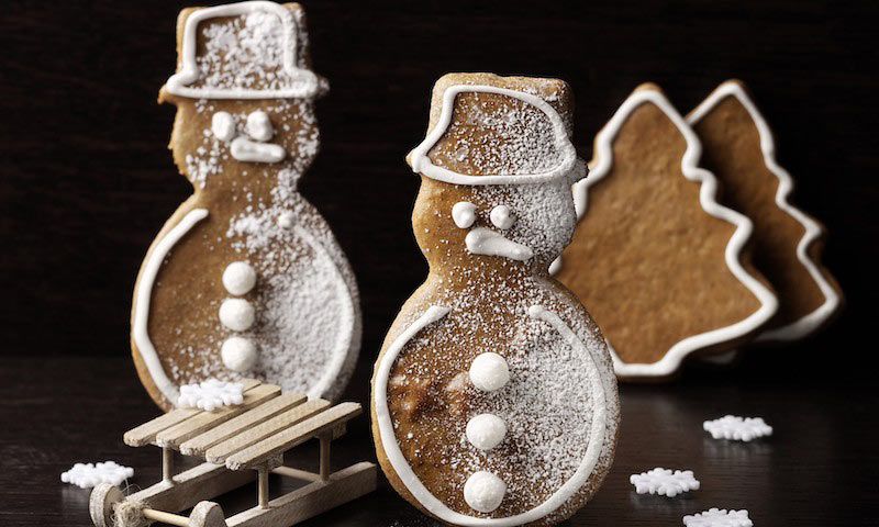 Muñecos de nieve y árboles de Navidad de jengibre