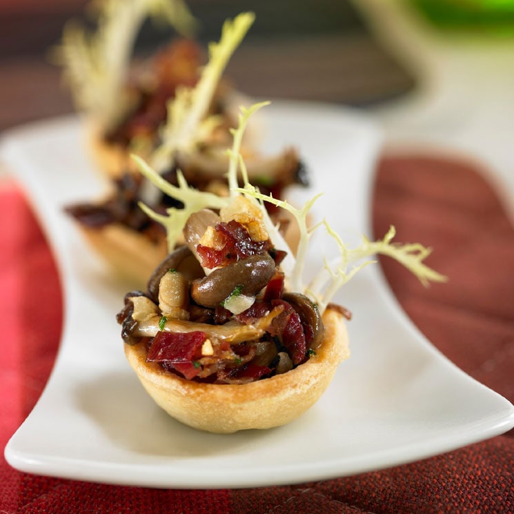Tartaletas rellenas de salteado de setas con jamón ibérico
