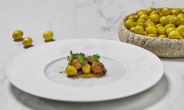 Aceitunas manzanilla, alcachofas y caviar intercambio Aceitunas manzanilla, alcachofas y caviar intercambio