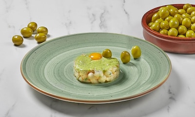 Pesto de aceituna manzanilla con tartar de gamba blanca y yema de huevo de codorniz