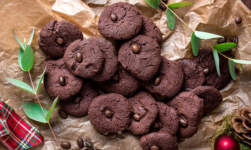 Galletas de navidad de chocolate negro y café