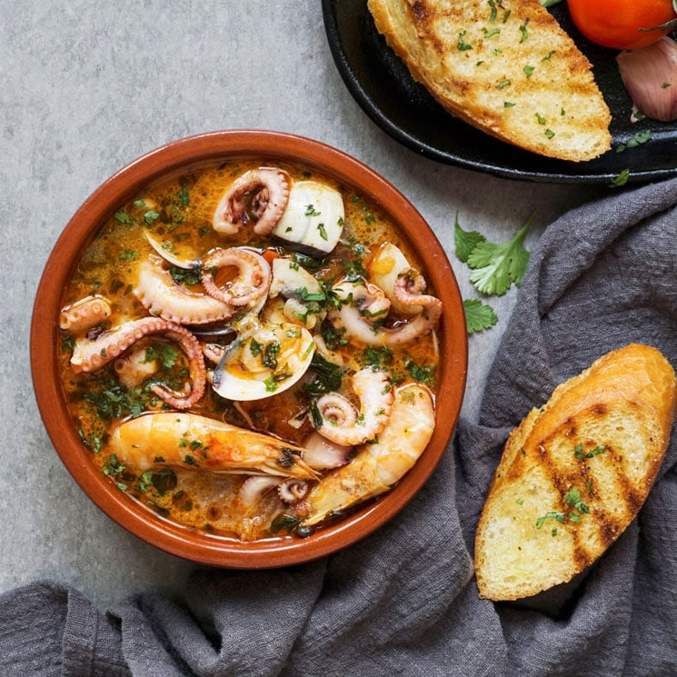 Sopa de pulpo con langostinos y almejas - |¡HOLA! COCINA