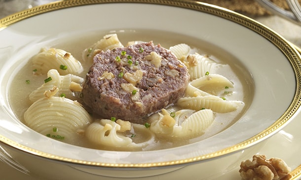 Escudella y carn d'olla con pilotes con nueces Escudella y carn d'olla con pilotes con nueces