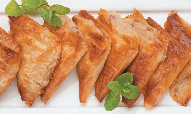 Pasta filo rellena de pera y nueces